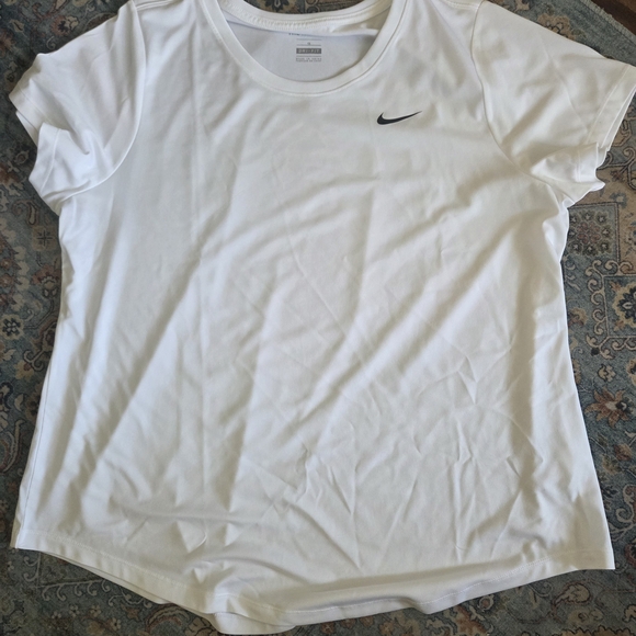 Nike Women's White Short Sleeve Tee - Picture 1 of 1